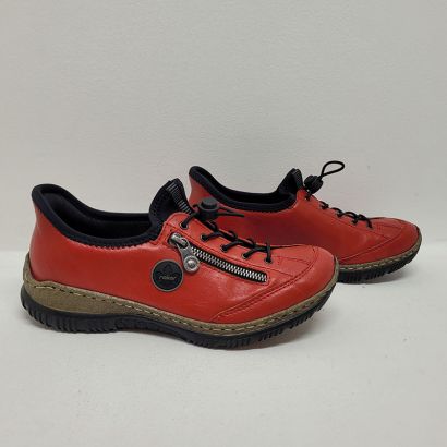 Basket plate rouge avec lacets + zip et patch Rieker