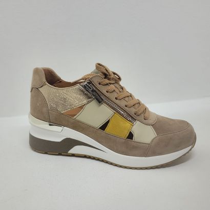 Basket compensée taupe avec une bande jaune Mamzelle