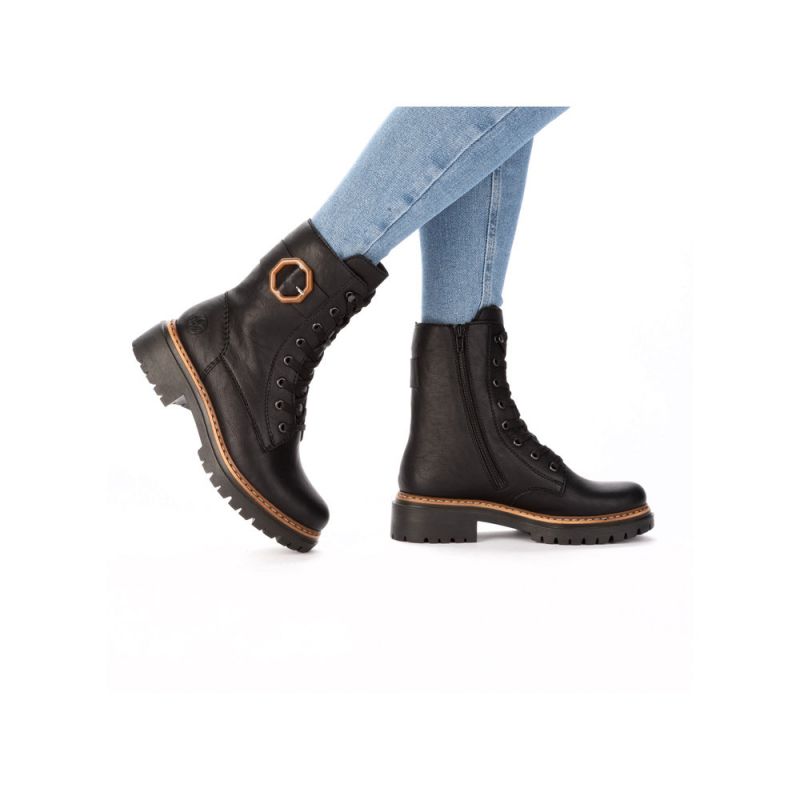 Bottine noire smelle épaisse avec grosse boucle camel Rieker