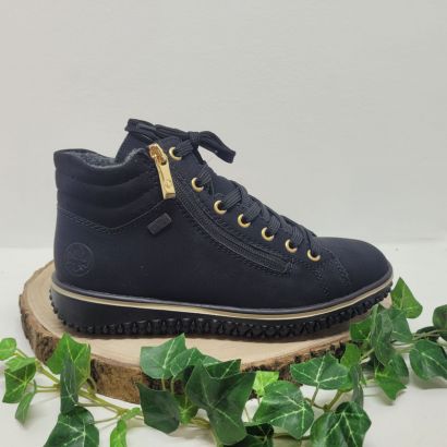 Bottine plate noire semelle noire avec liseret blanc zip et lacet Rieker