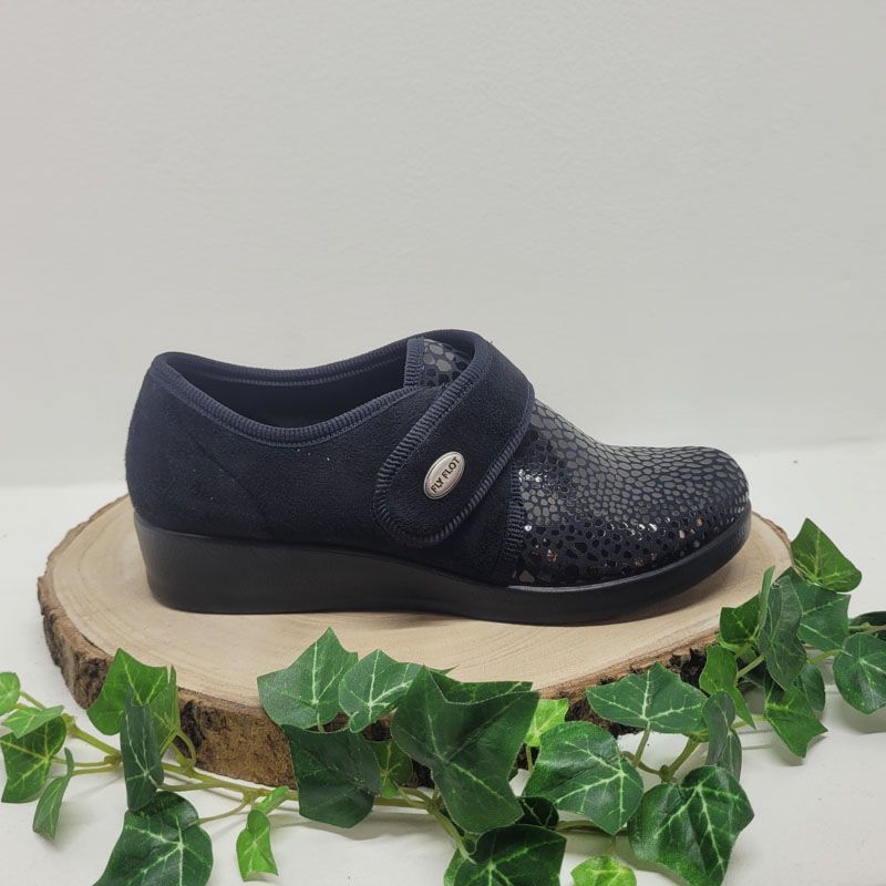 Pantoufle noire strech avec 1 velcro Fly Flot