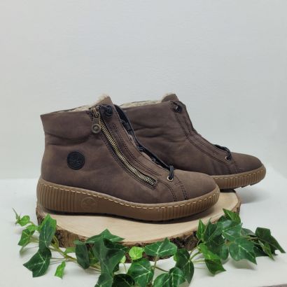 Bottine plate marron semelle camel avec patch zip et lacet Rieker