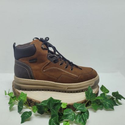 Bottine plate camel arrière marron semelle blanche + lacet Rieker