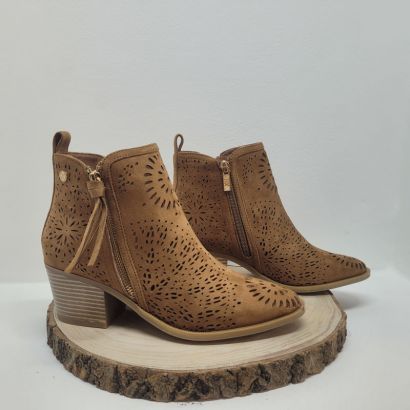Bottine a talon marron avec un zip et motifs XTI