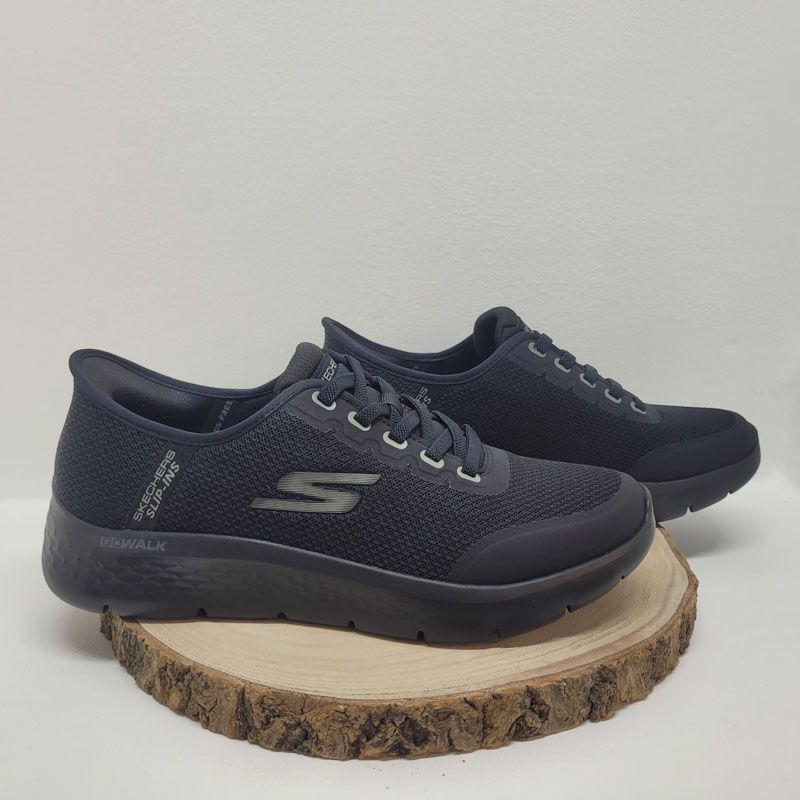 Basket noire avec semelle noire + logo gris Skechers