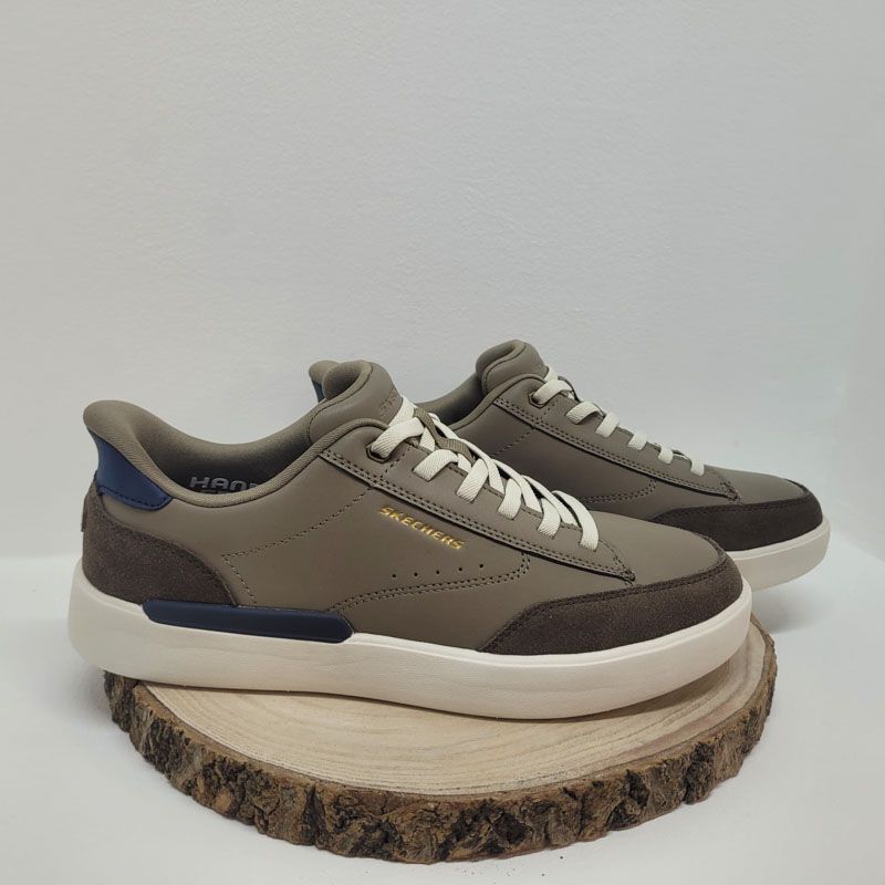 Basket plate taupe bout noir + semelle blanche Skechers