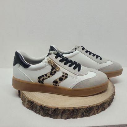 Basket plate blanche et grise avec motif léopard Marco Tozzi 