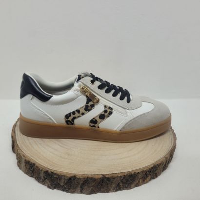 Basket plate blanche et grise avec motif léopard Marco Tozzi 