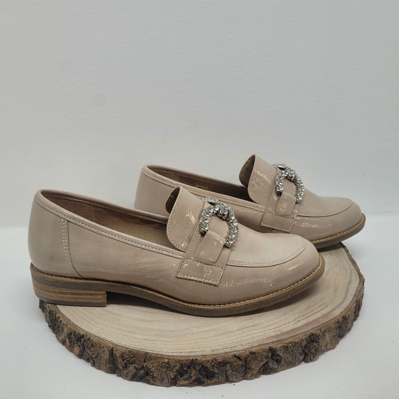 Mocassin beige avec boucle or Geollamy