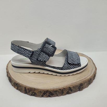 Nu-pied plat noir avec des motifs blanc et deux velcros Waldläufer