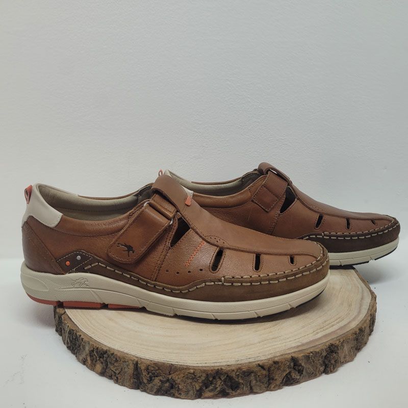 Sandale fermé marron semelle blanche Fluchos