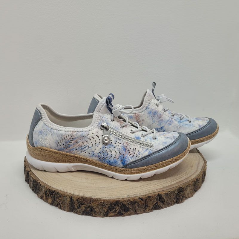 Basket plate blanc et bleu a motif multicolore avec un zip Rieker