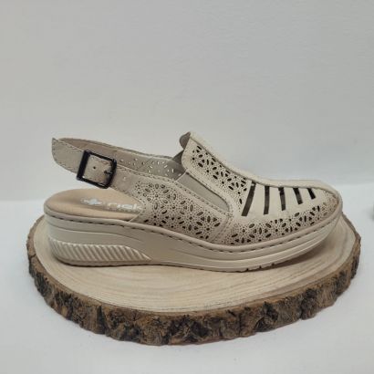 Nu-pieds fermé beige avec motifs à l'avant Rieker