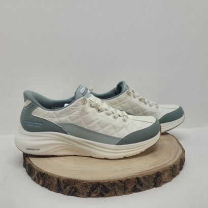 Basket sport blanche avec contour vert bleuté + lacet élastique Skechers