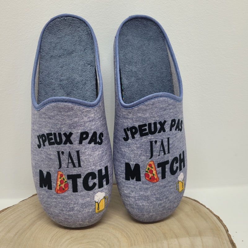 Mule bleu avec écriture : "j'peux pas j'ai match" Maison de l'espadrille