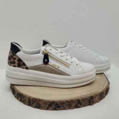 basket blanche semelle épaisse zip triangle coté or avec renfort léopard remonte