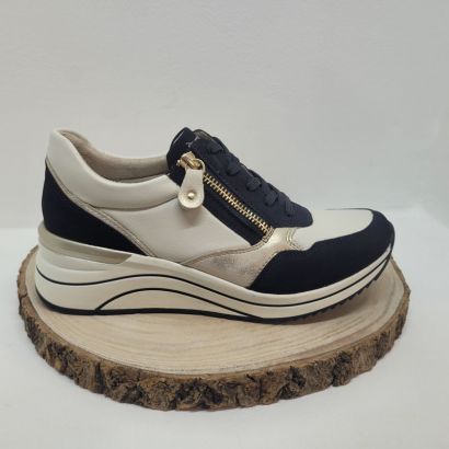 Basket beige et noire compensée semelle liseré noir remonte 