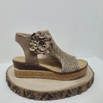 Nu-pieds compensé beige avec une fleur Rieker