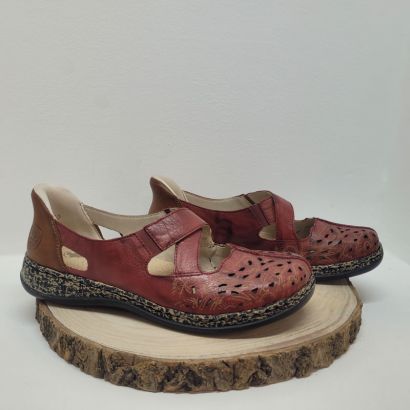 Ballerine avec brides croisées rouge avec un velcro Rieker