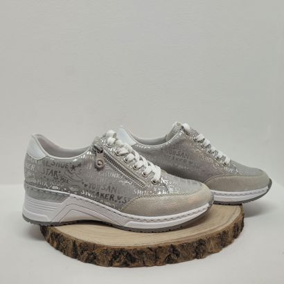 Basket grise imprimé lettre avec tirette et lacets Rieker