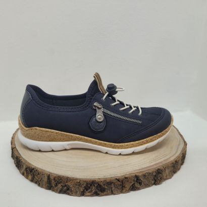Basket Bleu marine à lacets et tirette avec semelle brune et blanche Rieker