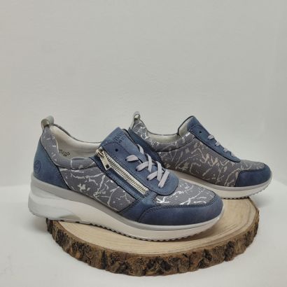 Basket compensée bleu avec imprimé argenté semelle blanche et grise Remonte