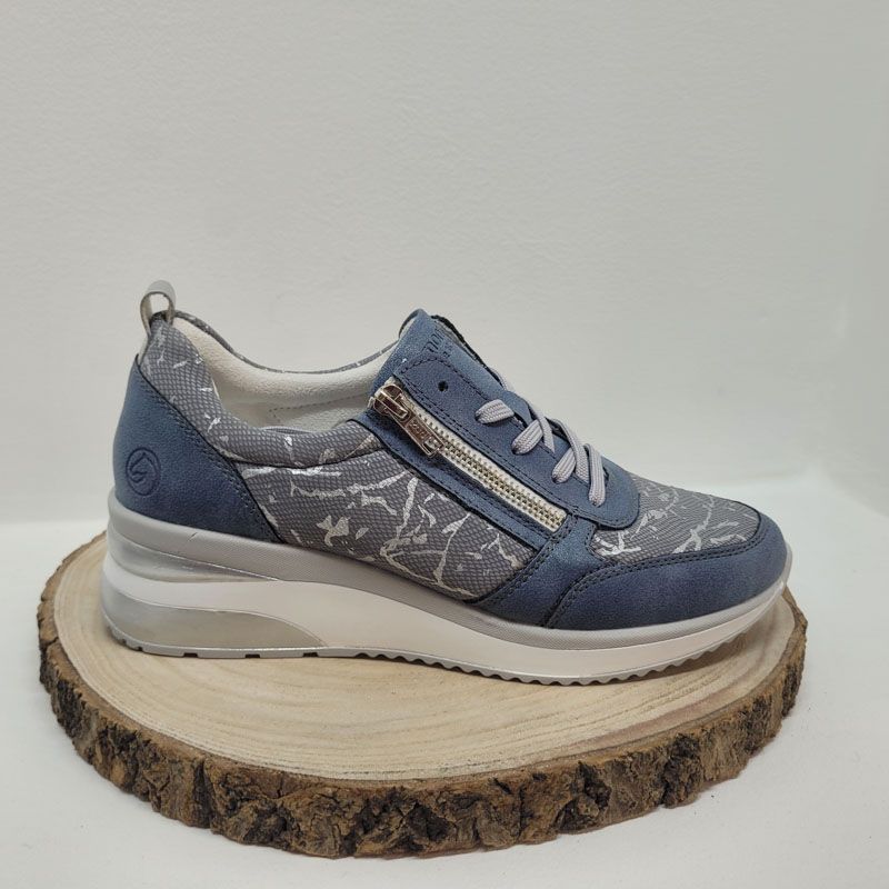 Basket compensée bleu avec imprimé argenté semelle blanche et grise Remonte