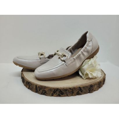 Mocassin beige nacré avec boucle dorée Caprice