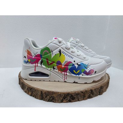 Basket blanche compensée avec coeurs multicolores Skechers