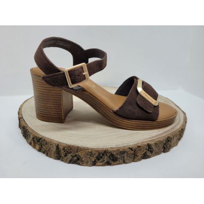 Nu-pieds a talon marron avec deux boucles doré carrée Tamaris 