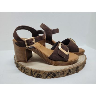 Nu-pieds a talon marron avec deux boucles doré carrée Tamaris 