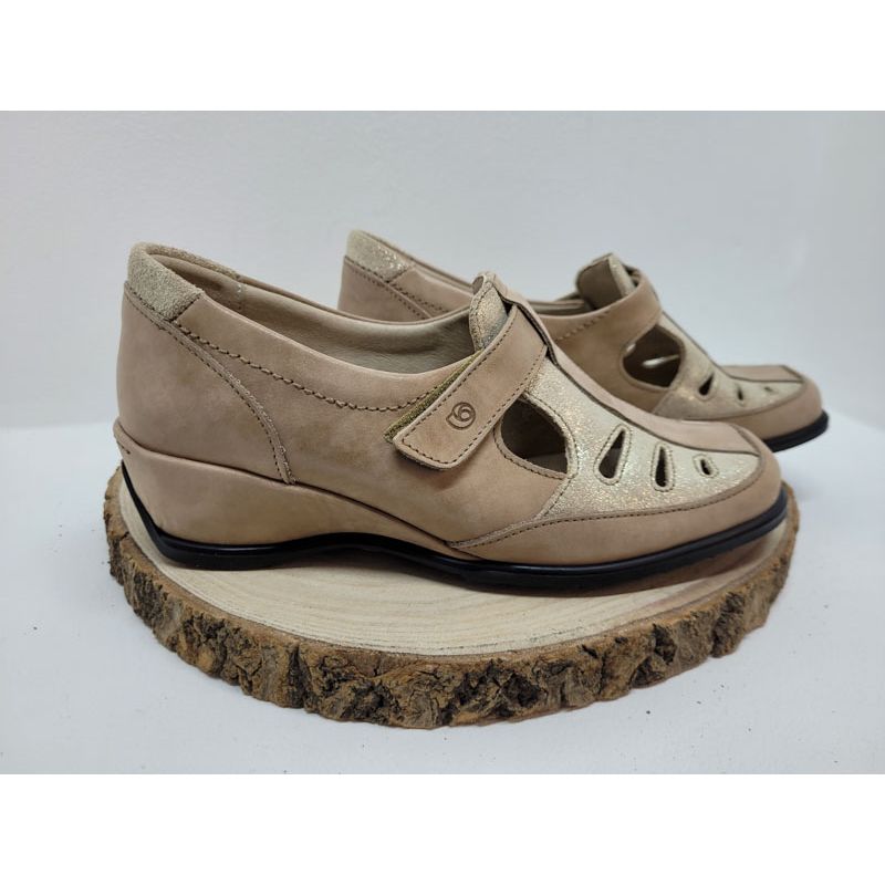 Sandale beige compensée Suave