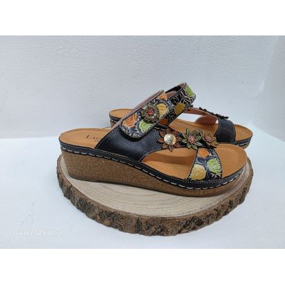 Mûle compensé noir avec 1 velcro fleurs 