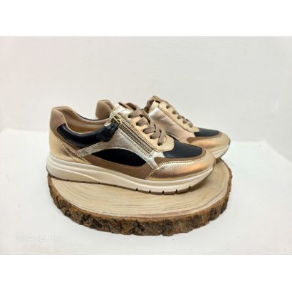 Basket plate avec un zip noir et dorée Caprice 