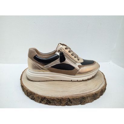 Basket plate avec un zip noir et dorée Caprice 