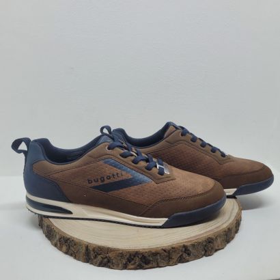 Basket cognac avec écriture bleu foncé Bugatti