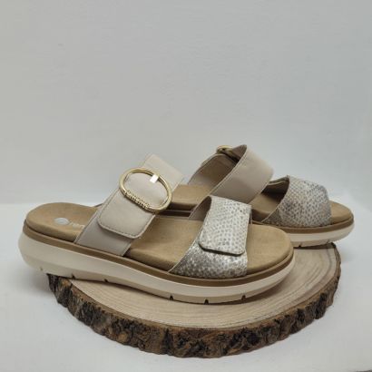 Mule blanc cassée deux velcros boucle ronde semelle blanche 