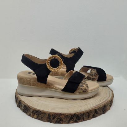 Nu-pieds à talon compensé noir avec motif léopard et un velcro Geollamy