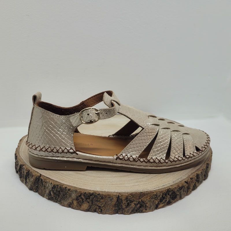 sandale beige couture croisée sur la semelle Coco et Abricot 