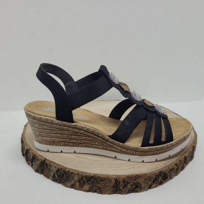 Nu-pied compensé noir avec bride élastique et décoration sur la bride Rieker