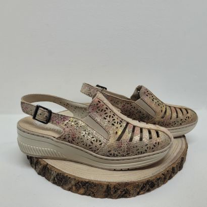 Nu-pieds fermé multicolors avec motifs à l'avant Rieker