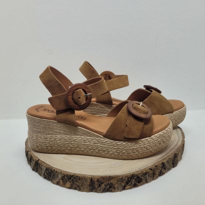 Nu-pied compensé camel daimavec 2 boucles