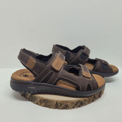 Nu-pieds plat à velcro marron semelle noire Rieker