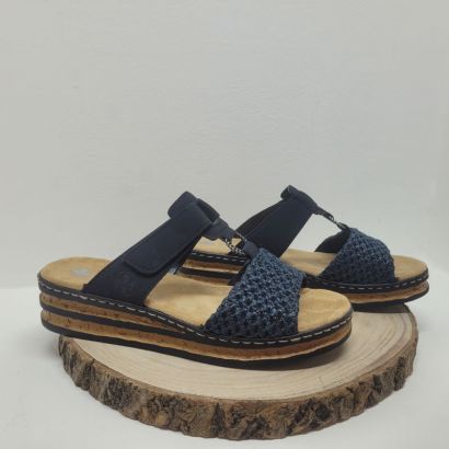 Mule bleu marine effet paille avec deux bandes et un anneau Rieker