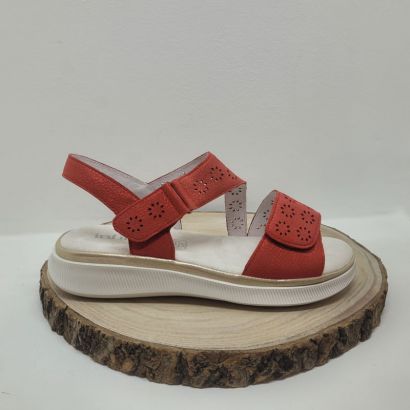 Nu-pied plat rouge perforé avec 2 velcros Infini