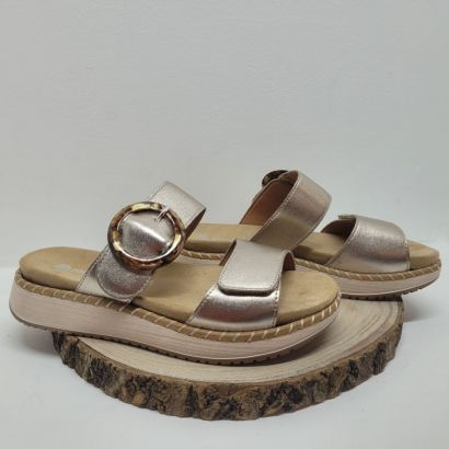 Mule dorée deux velcros boucle ronde ambré Remonte 