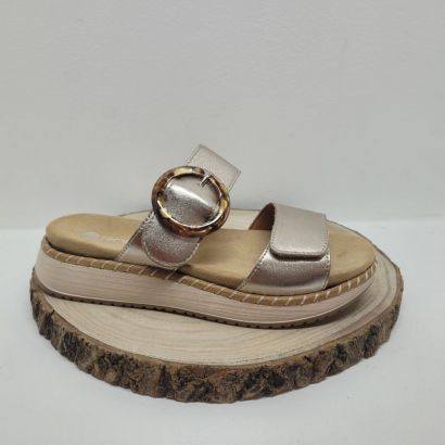 Mule dorée deux velcros boucle ronde ambré Remonte 