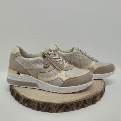 Basket compensée beige et dorée avec un zip Waldläufer