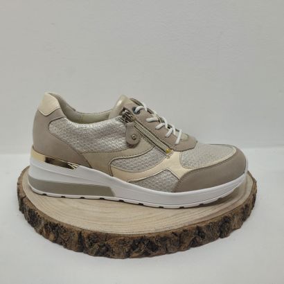 Basket compensée beige et dorée avec un zip Waldläufer