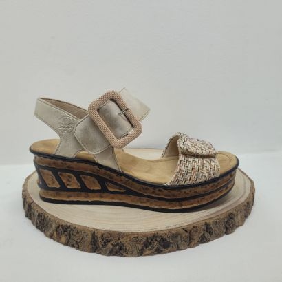 Nu-pieds compensé beige et rosé avec deux velcros Rieker 